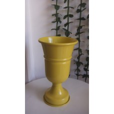 Vaso de ferro amarelo médio